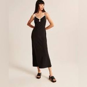 Abercrombie & Fitch: Keyhole Slip Maxi Dress - Black